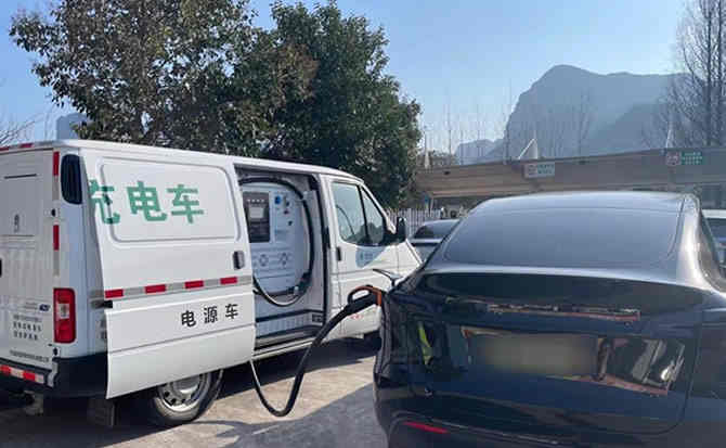 和政汽车搭电
